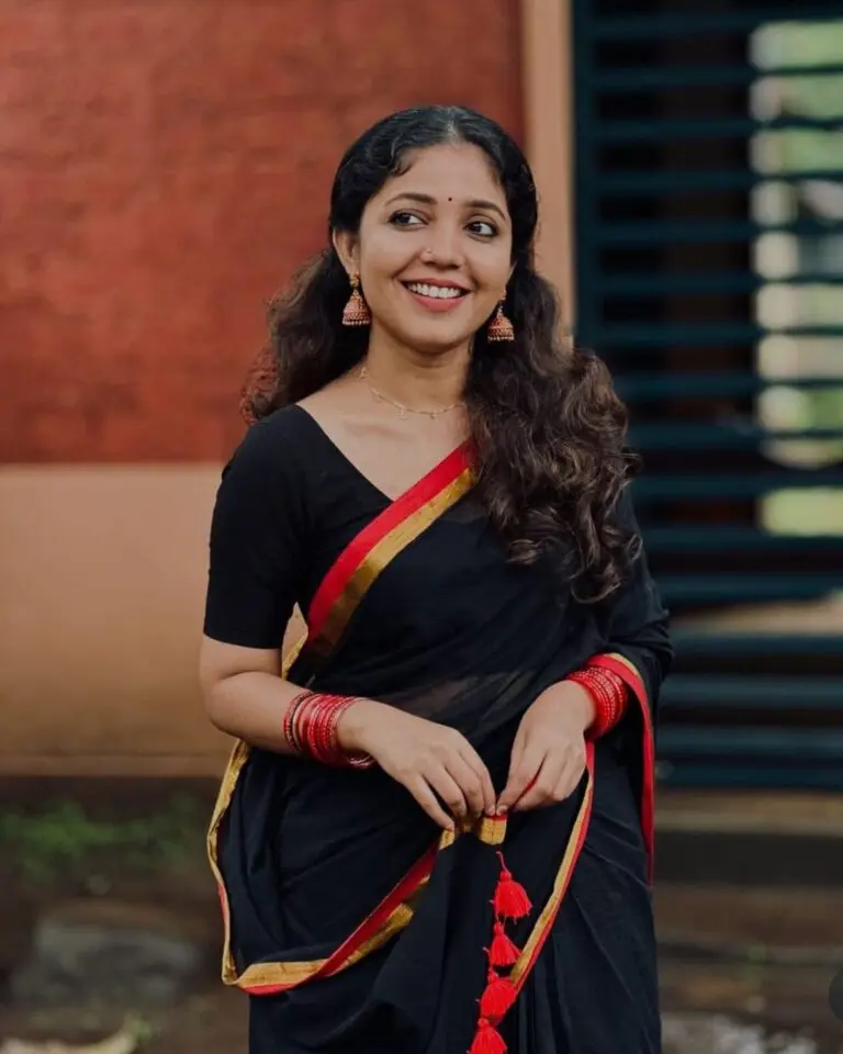 Model wearing saree in designer boutique calicut