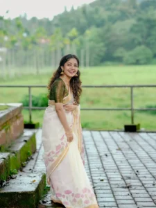 Model wearing kerala setsaree in designer boutique calicut