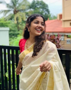 Model wearing onam set saree in designer boutique calicut