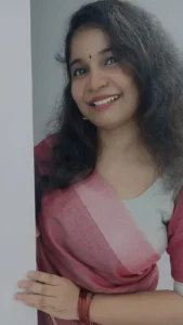 A girl wearing saree in best designer boutique in calicut